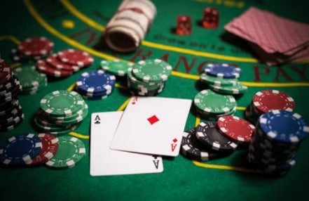 wyn4d login Gaple Online domino tile game interface showing play area and leaderboard
